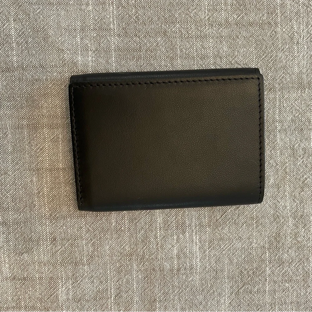Trifold wallet